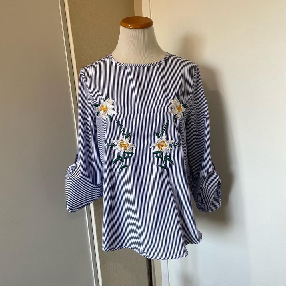 5 FOR $25 SALE 💗 Blouse Floral Striped
